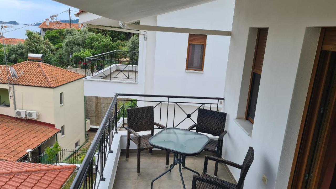 Loretta Maisonettes And Studios Chrisi Ammoudia Exteriör bild